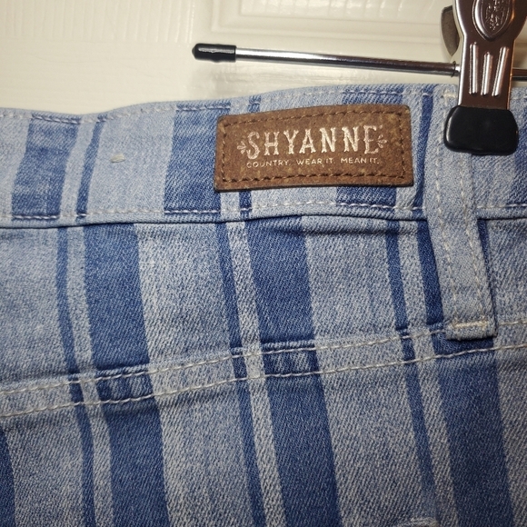 SHYANNE Woman’s Striped High Rise Denim Shorts Sz 32 - Picture 8 of 11